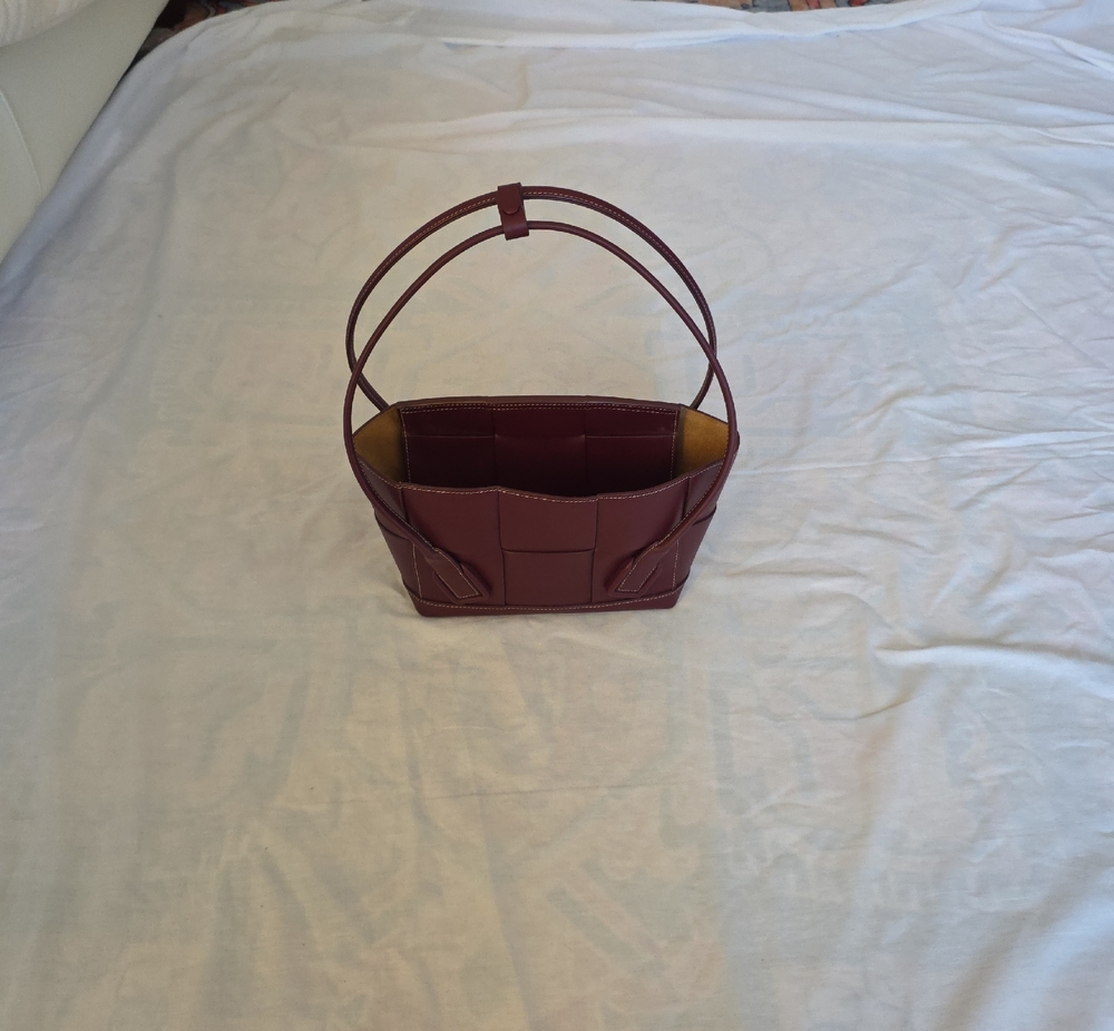 Bottega Veneta Arc Women's Burgundy Woven Leather Tote Bag